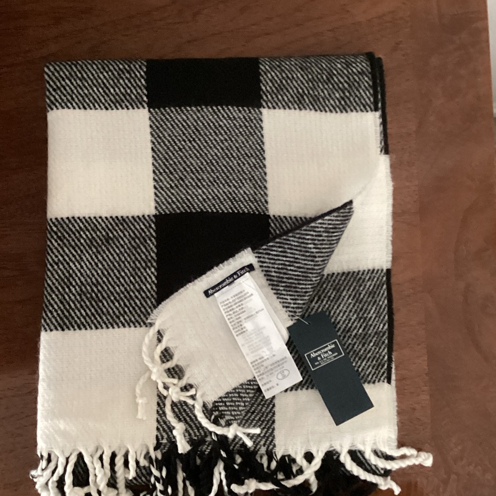 Abercrombie & Fitch Black and Cream Checkered Scarf